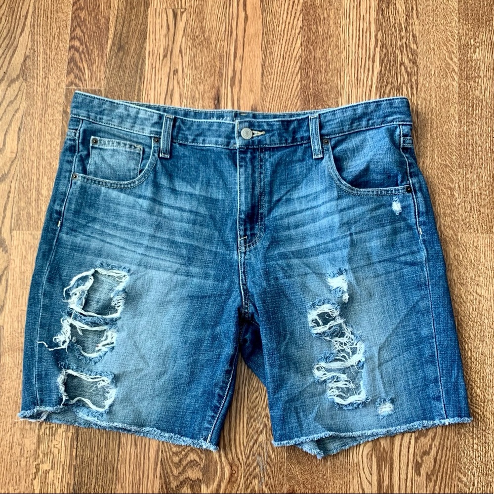 MOSSIMO SUPPLY CO Jean shorts w/fabricated holes.